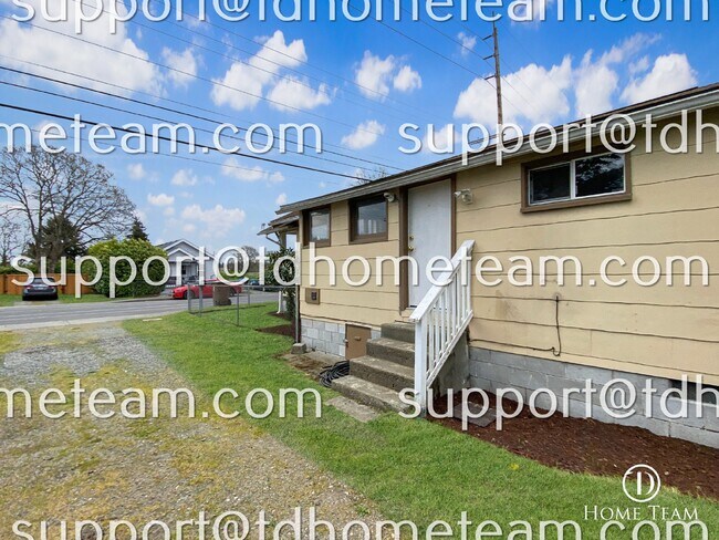 Building Photo - Charming 2-Bedroom Home in Tacoma with Spa...