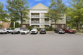 Building Photo - Spacious Condo in Great Location
