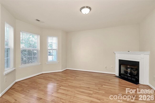 Building Photo - 915 Par One Ct