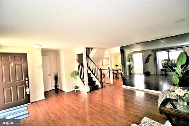 Building Photo - 10602 Tuppence Ct