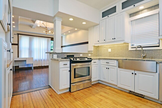 Building Photo - Beautiful 4-Bedroom 2-Bathroom Home Available Now!