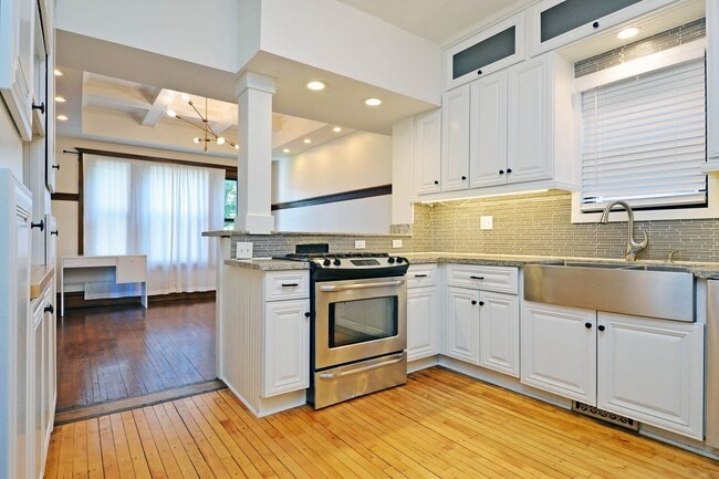 Building Photo - Beautiful 4-Bedroom 2-Bathroom Home in St. Paul!