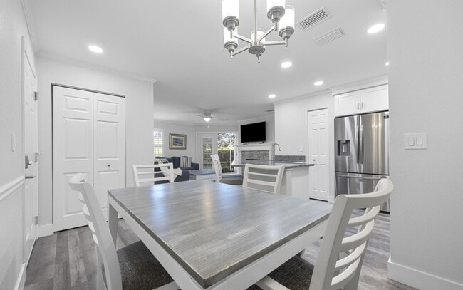 Building Photo - Location, Lifestyle, and Luxury