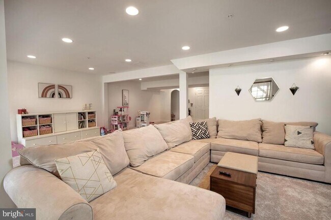 Building Photo - 1811 Adams Way