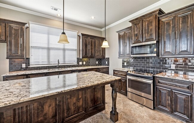 Building Photo - 16433 Stillhouse Hollow Ct