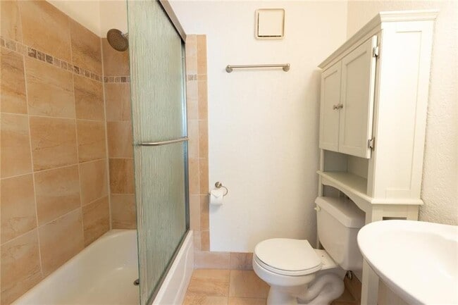 Building Photo - 2863 NE 15th St