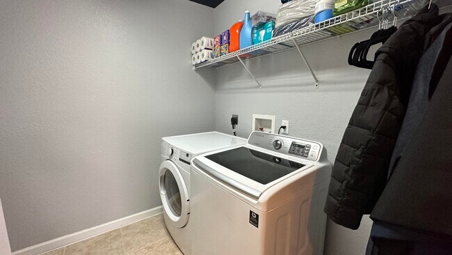 Building Photo - 4702 Cohune Palm Ct