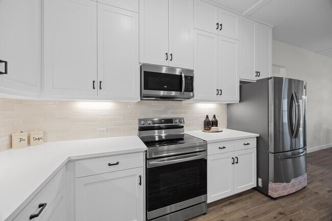 Building Photo - 17701 Village Dr