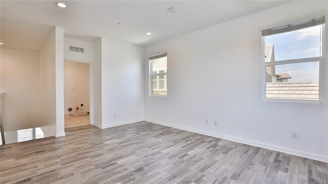 Building Photo - 2832 E Clementine Dr