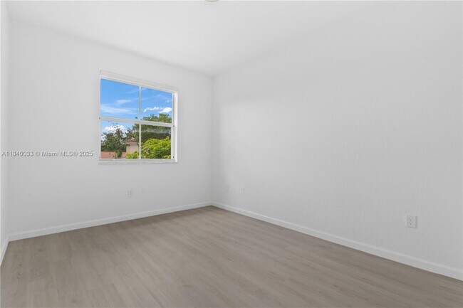 Building Photo - 3956 NE 11th Dr