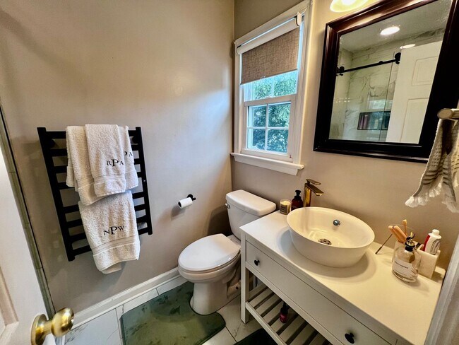 Building Photo - Charming Home in Quiet Salem Woods Cul-de-Sac