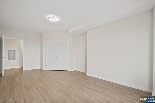 Building Photo - 69 Main St