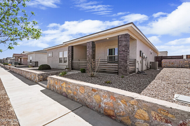 Building Photo - 2521 Mike Price Dr