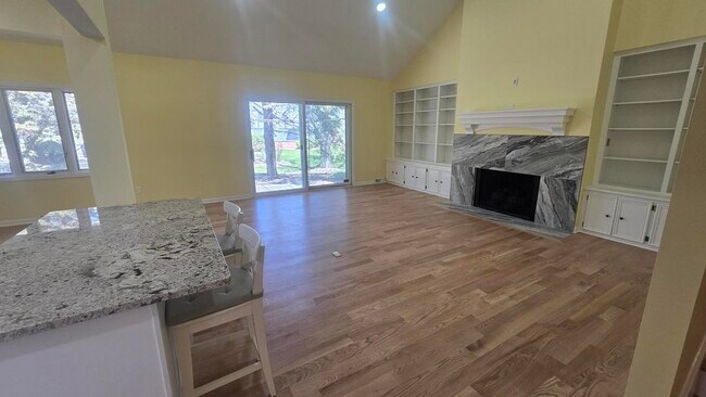 Building Photo - 2112 Quincy Ct