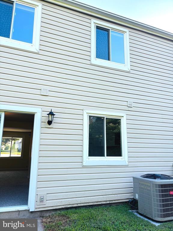 Building Photo - 145 Roskeen Ct