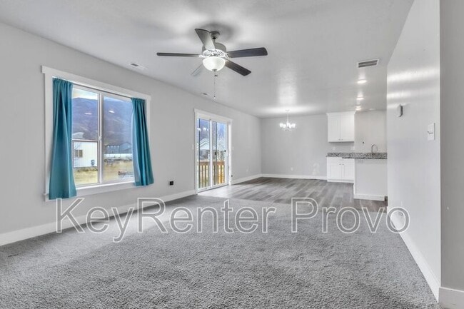 Building Photo - 1042 N 120 E St