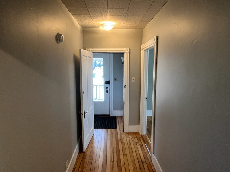 Building Photo - 24 Rowe Ave