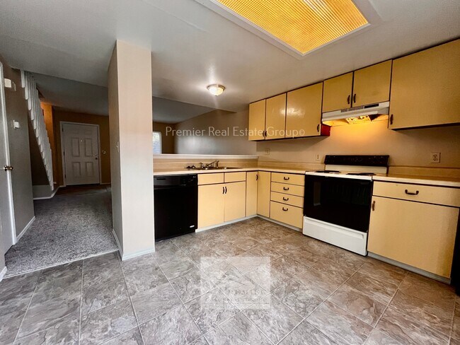 Building Photo - 1751 Shenandoah Dr