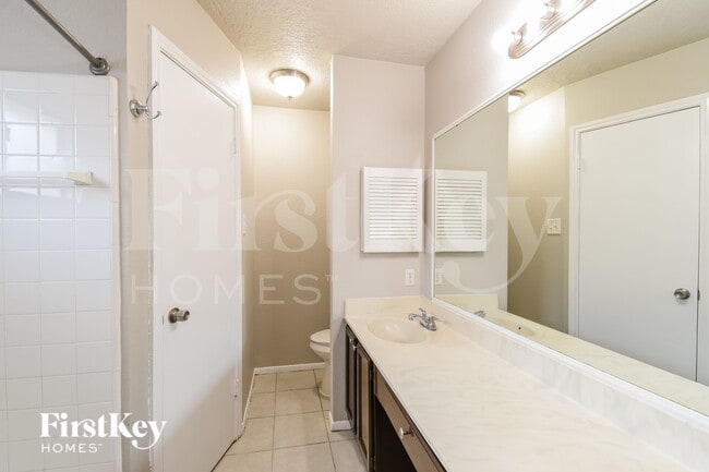 Building Photo - 15915 Vista Del Mar Dr