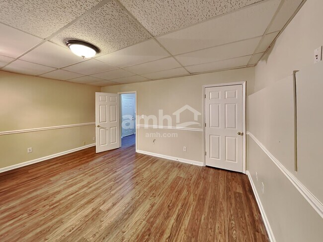 Building Photo - 4718 Vineyard Ct