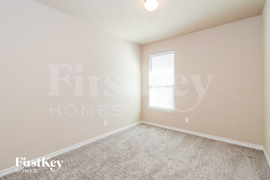 Building Photo - 1005 Destrehan Dr