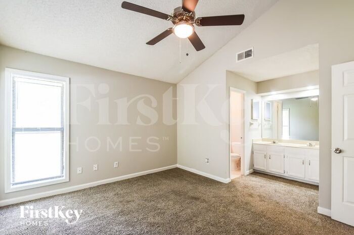 Building Photo - 5961 Wedgewood Cove