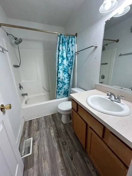 Building Photo - 1100 W Quinn Rd