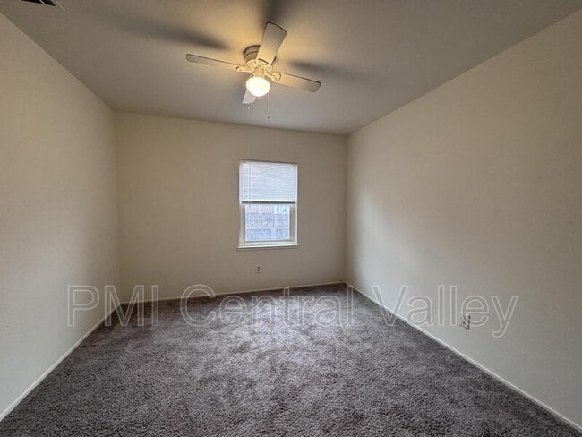 Building Photo - 136 E Stadium Dr