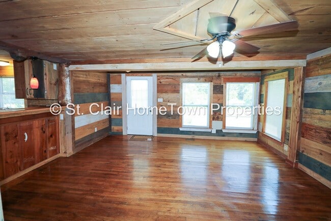 Building Photo - Beautiful Rustic Cabin
