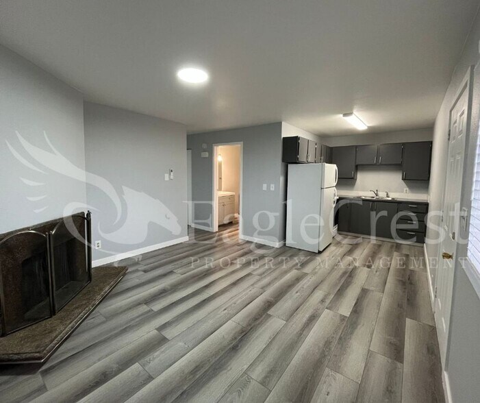 Building Photo - 17/19 S. Roosevelt