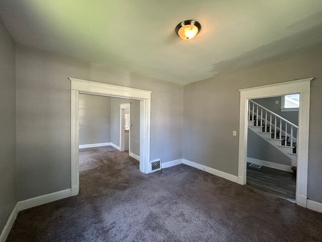 Building Photo - 3 bedroom 1 bath house in Davenport