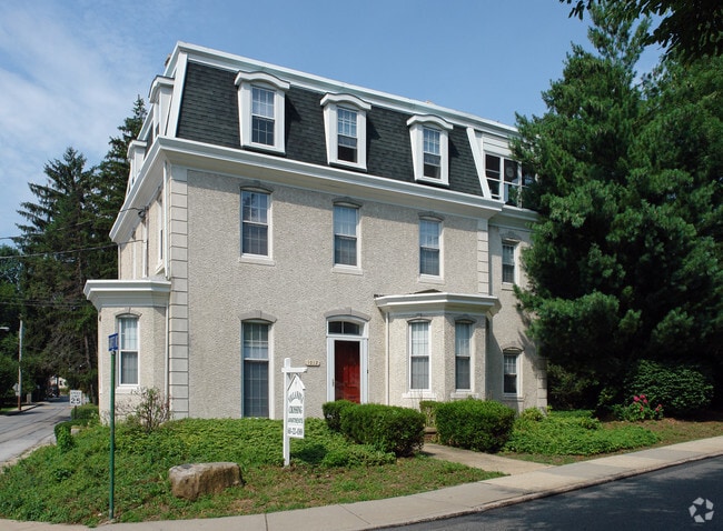 Building Photo - 1012 East Lancaster Avenue