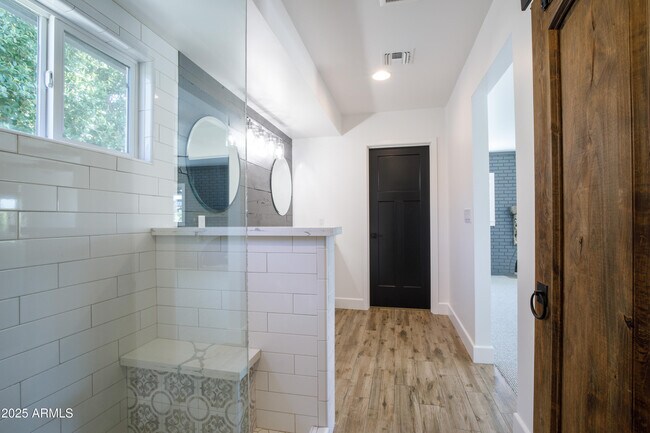 Building Photo - 4427 E Turney Ave