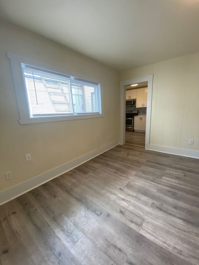 Building Photo - Updated 1BR Apt available now!