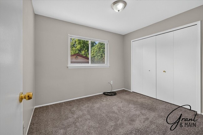 Building Photo - $1550 3 bedrooms