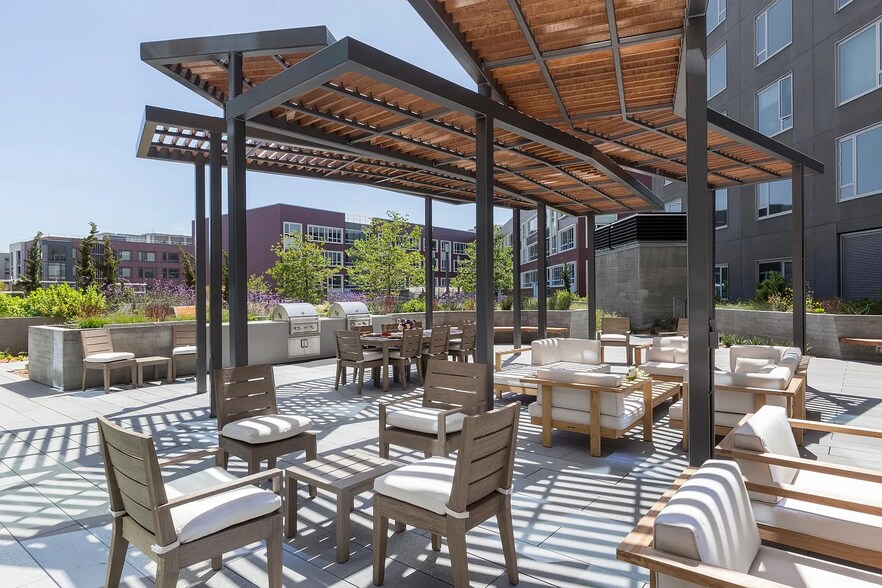 Building Photo - 1000 3rd St