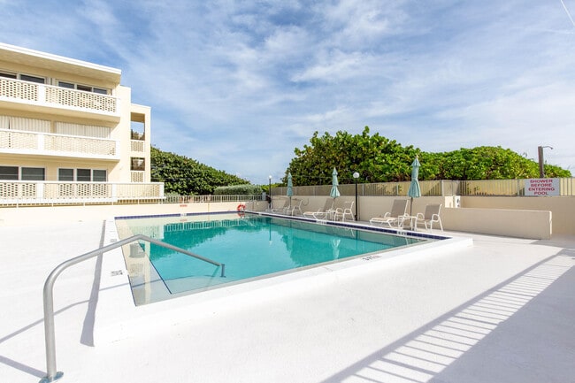 Building Photo - 2565 S Ocean Blvd