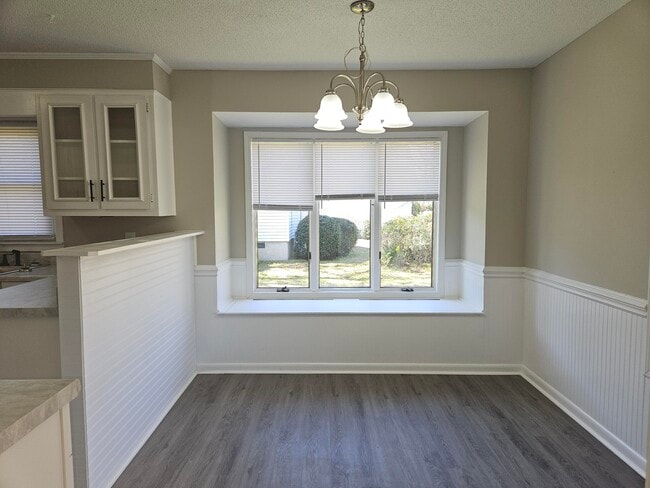 Building Photo - 107 Robinwood Dr