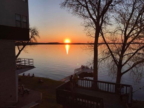 Building Photo - Mendota Lakeshore Apartments