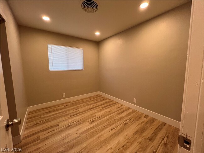 Building Photo - 2624 E Brady Ave