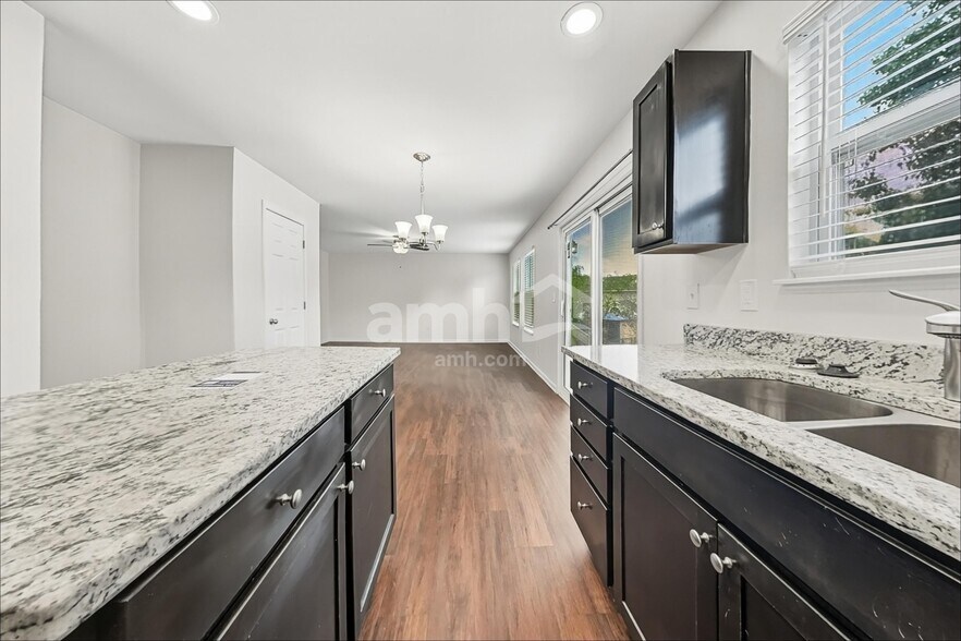 Building Photo - 5646 Shetland Ct