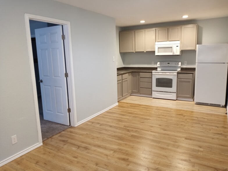 kitchen - 513 Wolf St