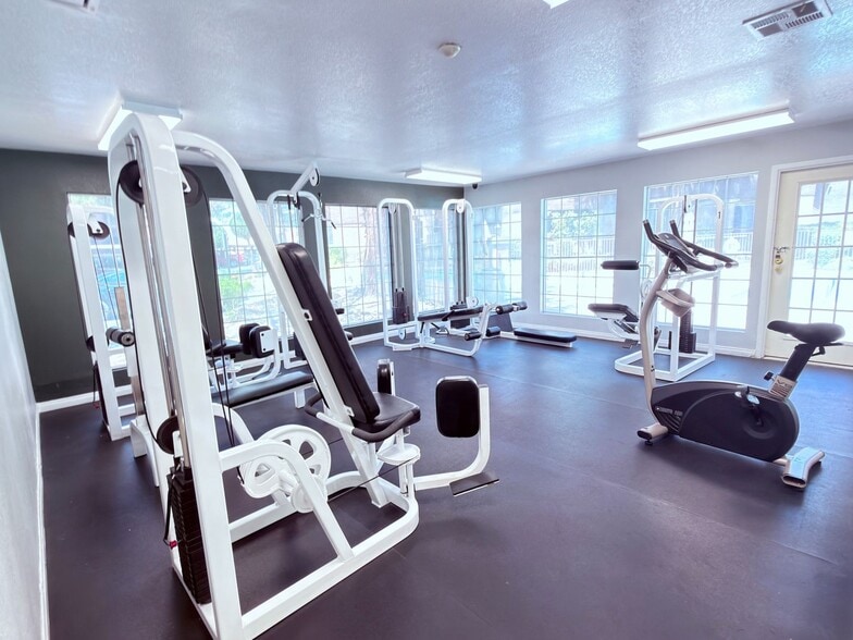 Building Photo - 2200 S Fort Apache