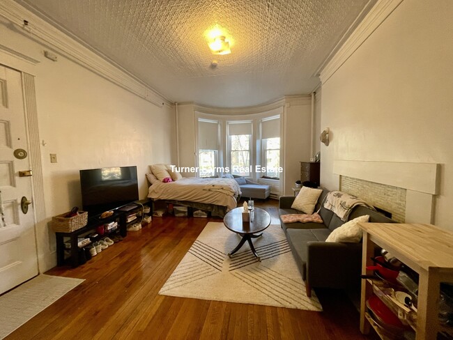Building Photo - 1067 Beacon St