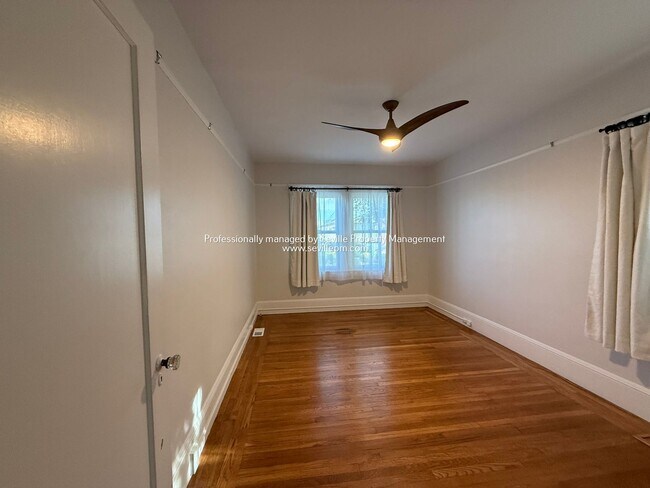 Building Photo - Charming 1920s Alameda East End  2BR+ / 1B...