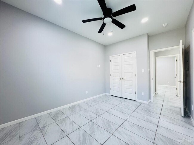 Building Photo - 3913 Bella Costa Dr