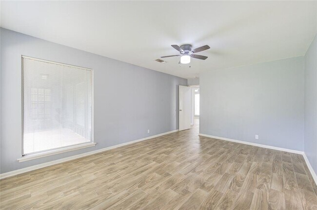 Building Photo - 1809 Lamar Dr