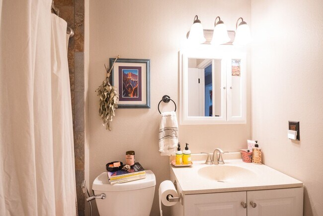 Building Photo - BEAUTIFUL 4 BEDROOM / 3 BATH HOME IN LAFAY...