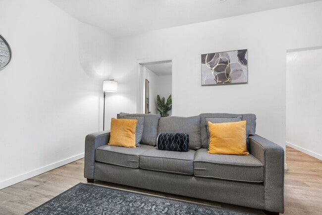 Building Photo - Charming 2-Bedroom Duplex Steps from Liber...