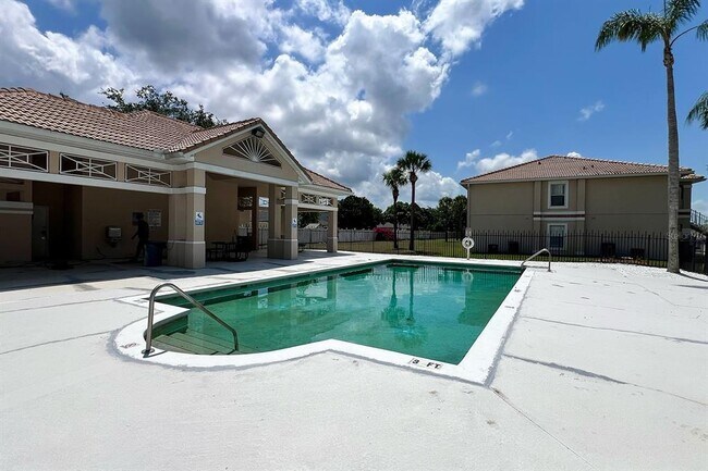 Building Photo - 13300 Fairway Glen Dr